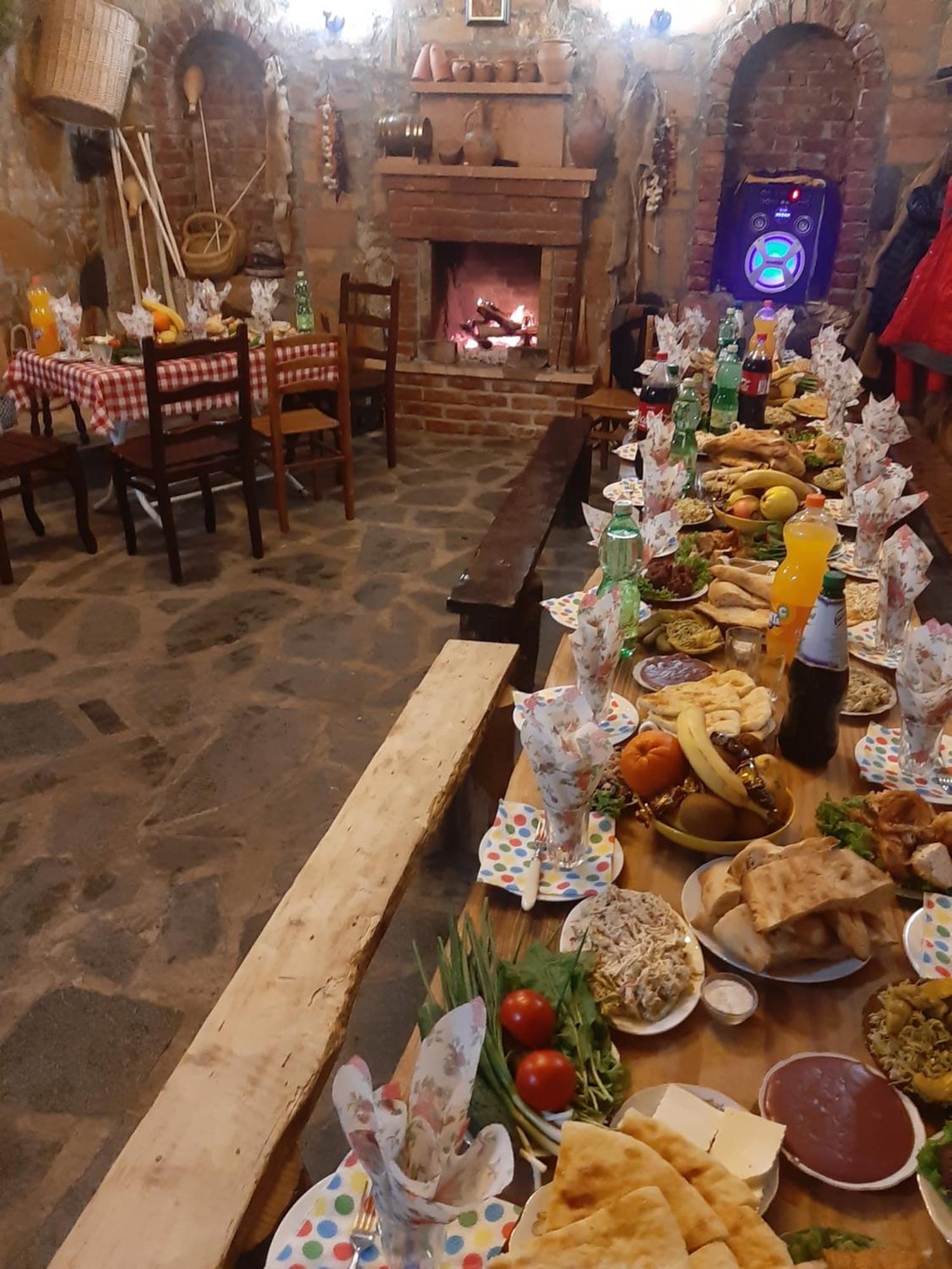 Guest House Godogani Екстер'єр фото