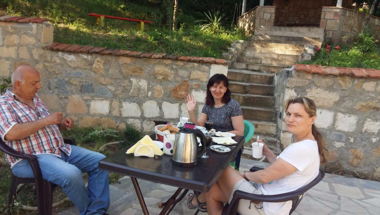 Guest House Godogani Екстер'єр фото